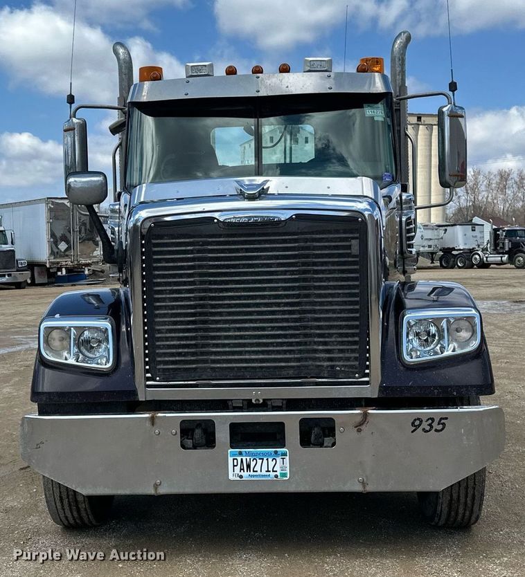 image for item EA2382 2014 Freightliner Coronado SD 122 semi truck