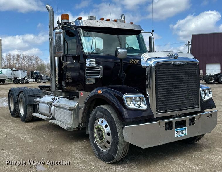 image for item EA2382 2014 Freightliner Coronado SD 122 semi truck