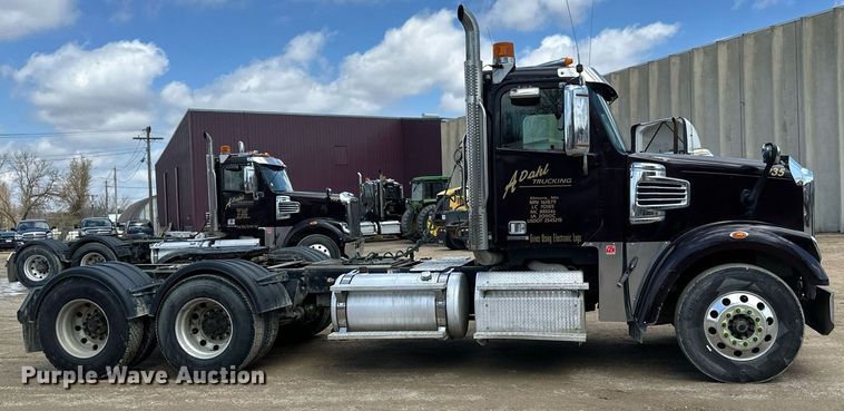 image for item EA2382 2014 Freightliner Coronado SD 122 semi truck