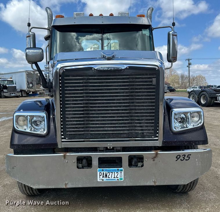 image for item EA2382 2014 Freightliner Coronado SD 122 semi truck