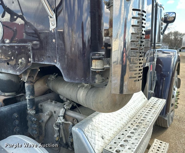 image for item EA2382 2014 Freightliner Coronado SD 122 semi truck