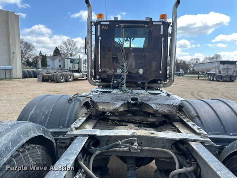 image for item EA2382 2014 Freightliner Coronado SD 122 semi truck