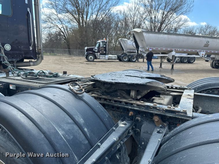 image for item EA2382 2014 Freightliner Coronado SD 122 semi truck