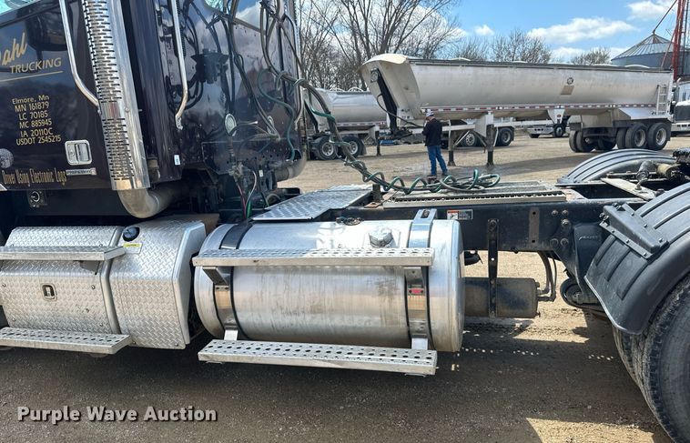 image for item EA2382 2014 Freightliner Coronado SD 122 semi truck