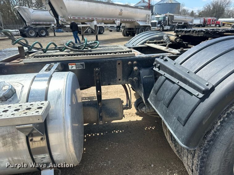 image for item EA2382 2014 Freightliner Coronado SD 122 semi truck