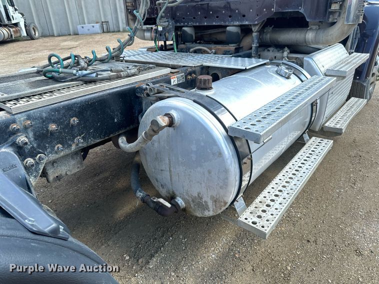 image for item EA2382 2014 Freightliner Coronado SD 122 semi truck