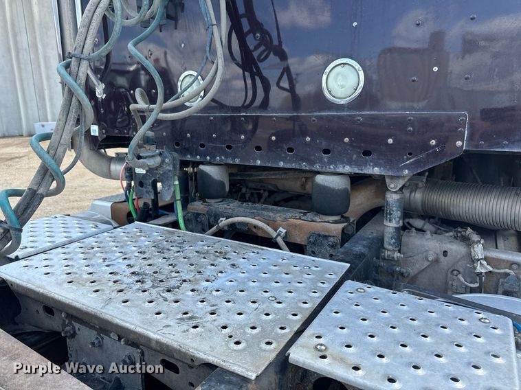 image for item EA2382 2014 Freightliner Coronado SD 122 semi truck