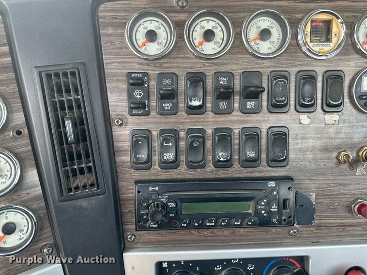 image for item EA2382 2014 Freightliner Coronado SD 122 semi truck