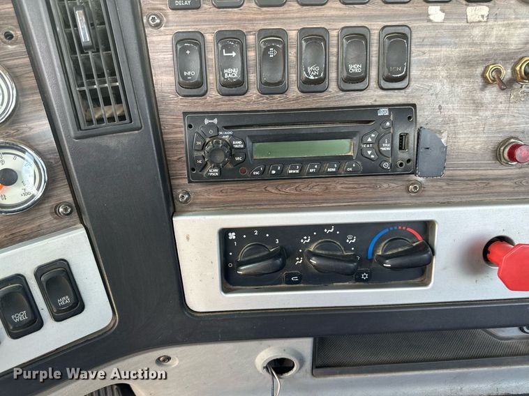 image for item EA2382 2014 Freightliner Coronado SD 122 semi truck