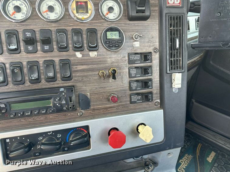 image for item EA2382 2014 Freightliner Coronado SD 122 semi truck