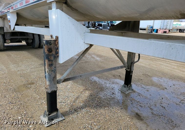 image for item EA2383 2008 Mac Trailer end dump trailer