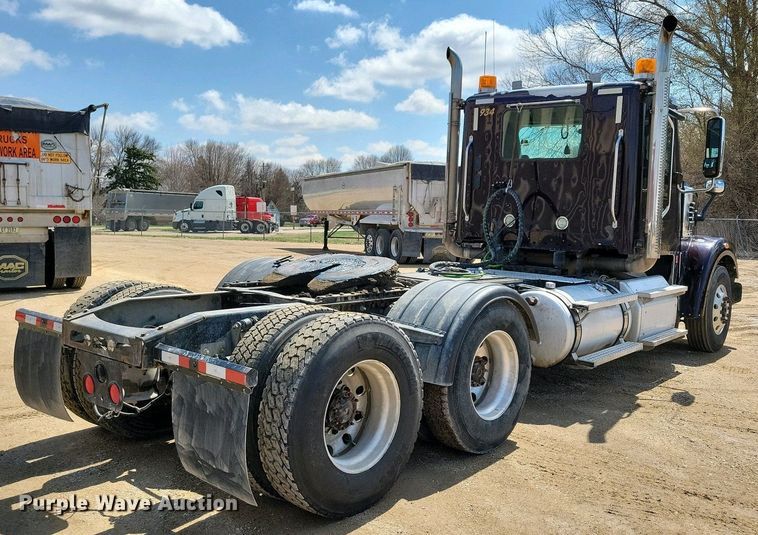 image for item EA2384 2014 Freightliner Coronado SD 122 semi truck