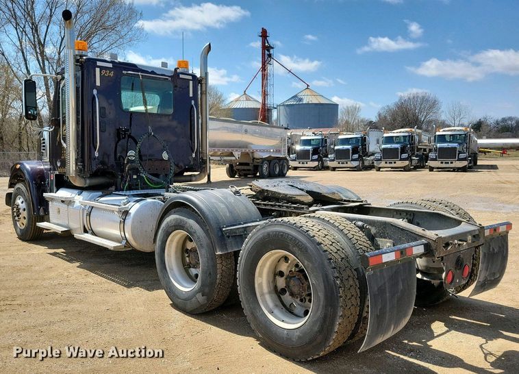 image for item EA2384 2014 Freightliner Coronado SD 122 semi truck