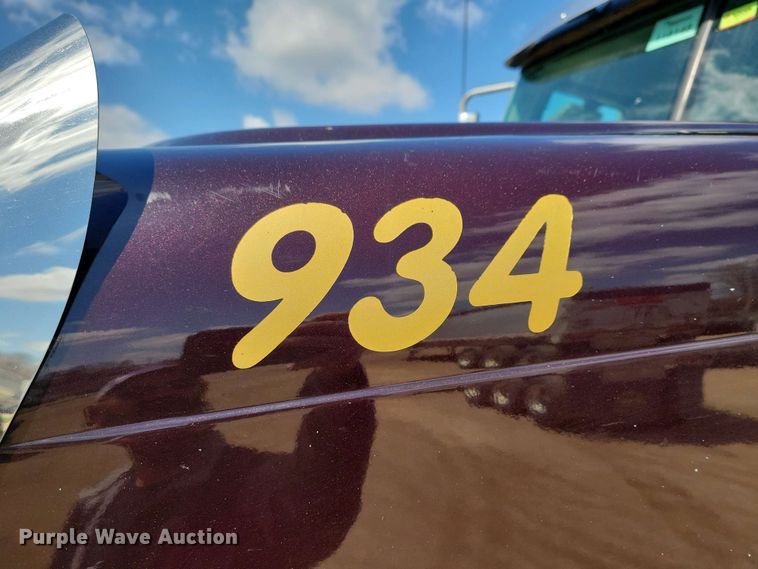 image for item EA2384 2014 Freightliner Coronado SD 122 semi truck