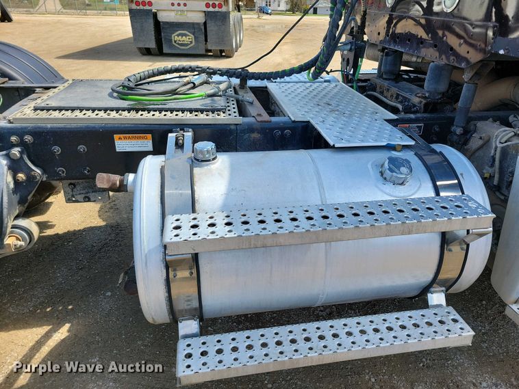 image for item EA2384 2014 Freightliner Coronado SD 122 semi truck