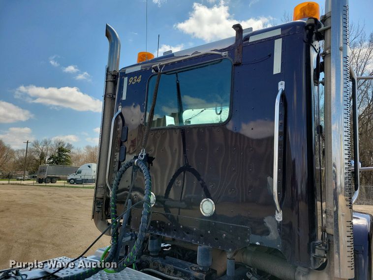 image for item EA2384 2014 Freightliner Coronado SD 122 semi truck