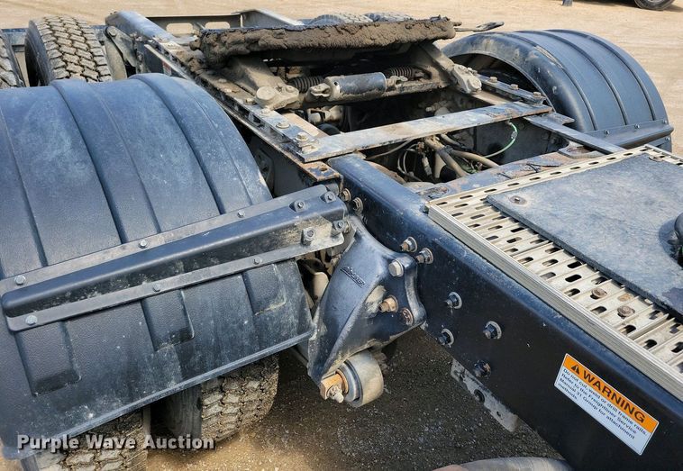 image for item EA2384 2014 Freightliner Coronado SD 122 semi truck