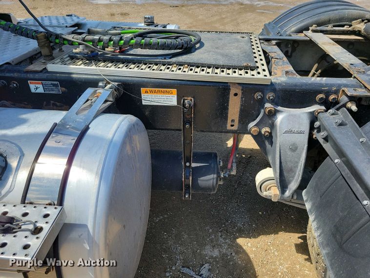 image for item EA2384 2014 Freightliner Coronado SD 122 semi truck