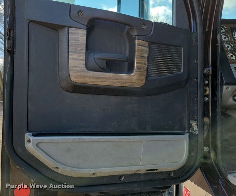 image for item EA2384 2014 Freightliner Coronado SD 122 semi truck