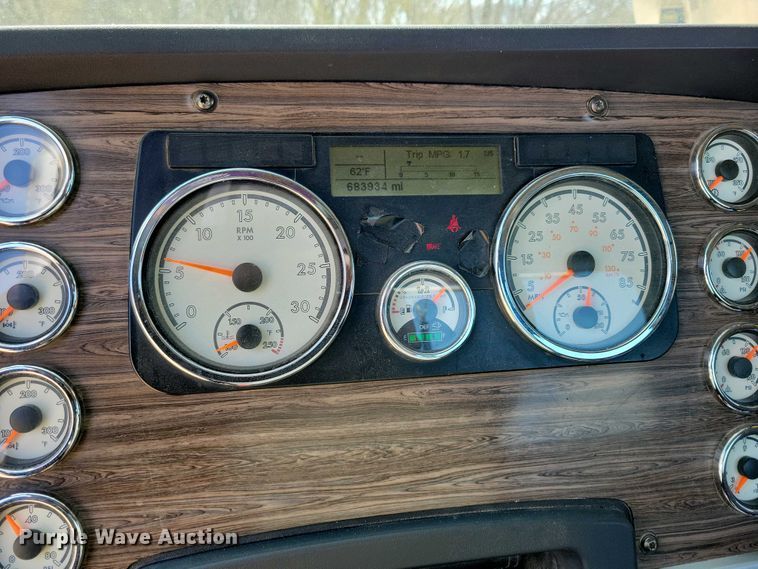 image for item EA2384 2014 Freightliner Coronado SD 122 semi truck