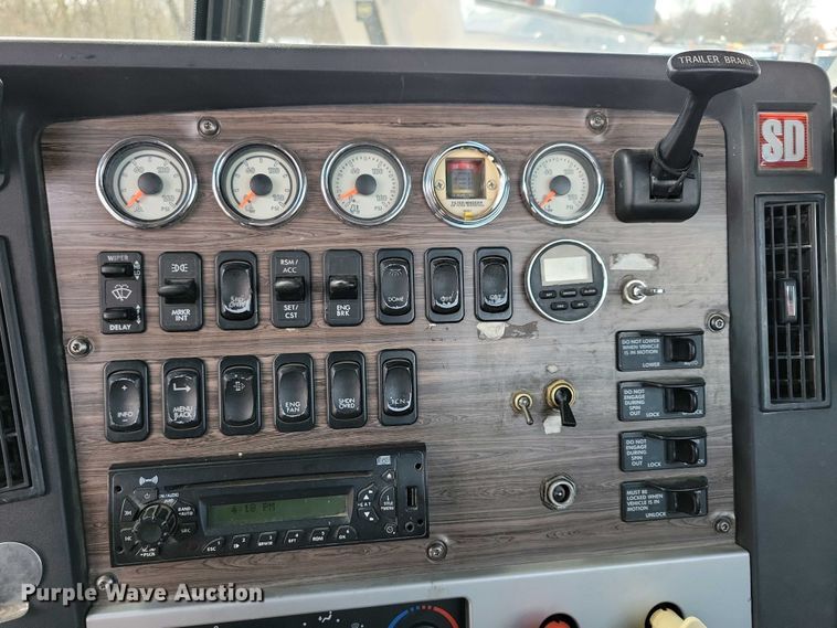 image for item EA2384 2014 Freightliner Coronado SD 122 semi truck