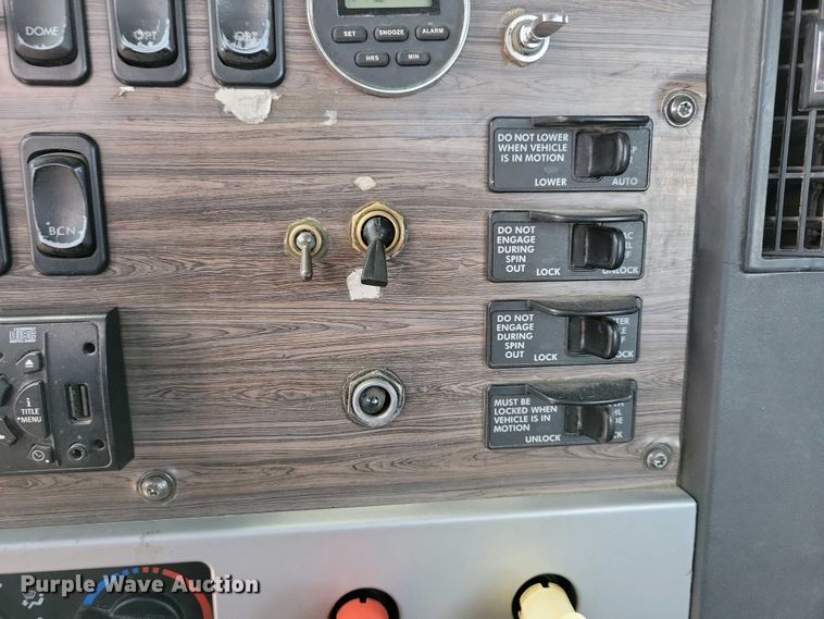 image for item EA2384 2014 Freightliner Coronado SD 122 semi truck