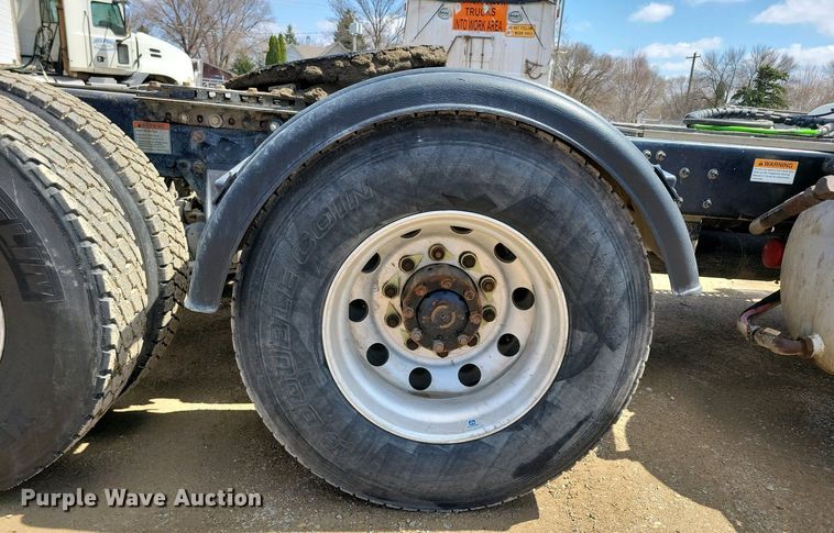 image for item EA2384 2014 Freightliner Coronado SD 122 semi truck