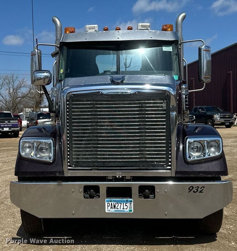 image for item EA2386 2014 Freightliner  Coronado  semi truck