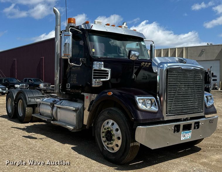 image for item EA2386 2014 Freightliner  Coronado  semi truck