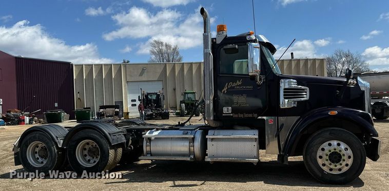 image for item EA2386 2014 Freightliner  Coronado  semi truck