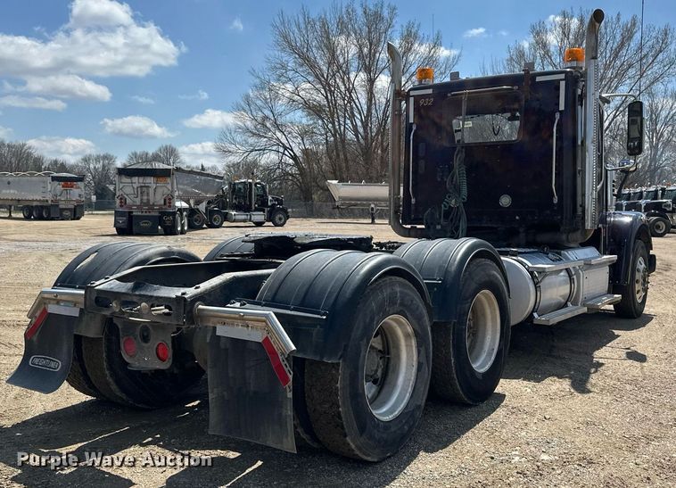 image for item EA2386 2014 Freightliner  Coronado  semi truck