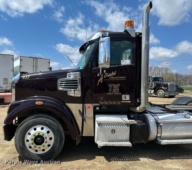 image for item EA2386 2014 Freightliner  Coronado  semi truck