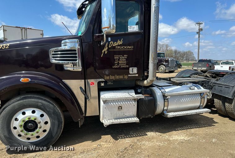 image for item EA2386 2014 Freightliner  Coronado  semi truck