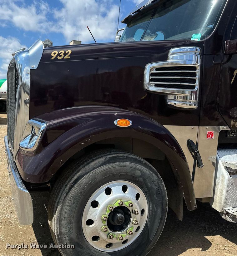 image for item EA2386 2014 Freightliner  Coronado  semi truck