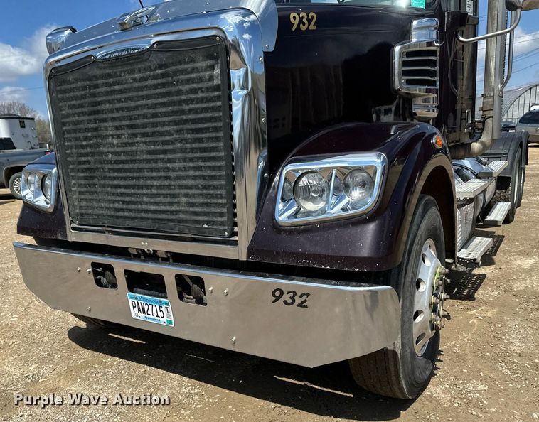 image for item EA2386 2014 Freightliner  Coronado  semi truck