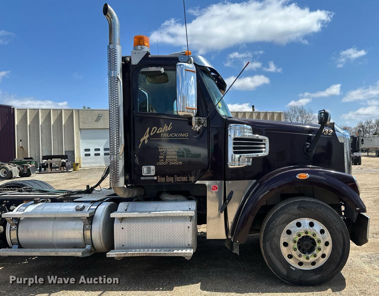 image for item EA2386 2014 Freightliner  Coronado  semi truck