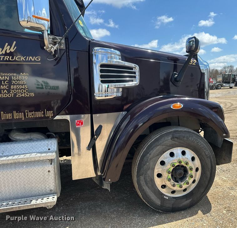 image for item EA2386 2014 Freightliner  Coronado  semi truck