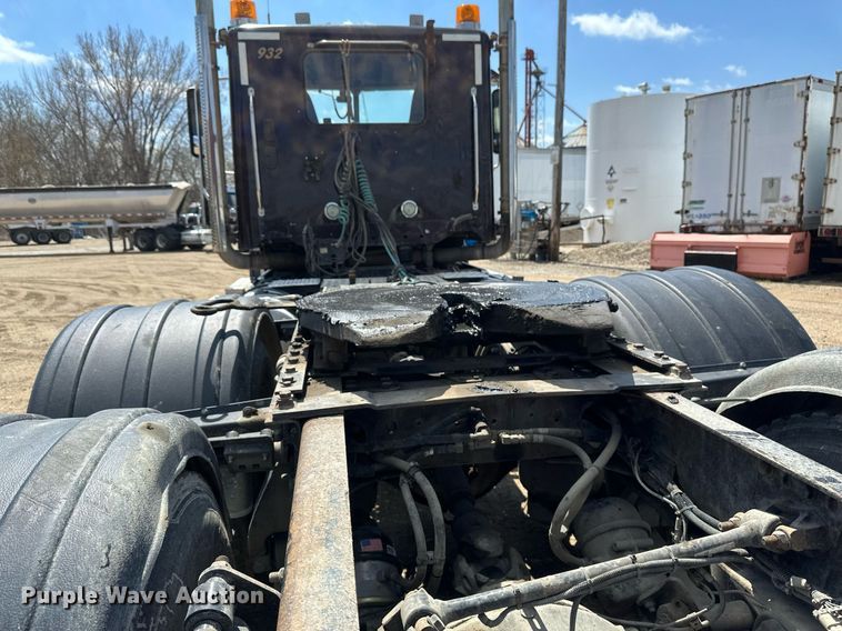 image for item EA2386 2014 Freightliner  Coronado  semi truck