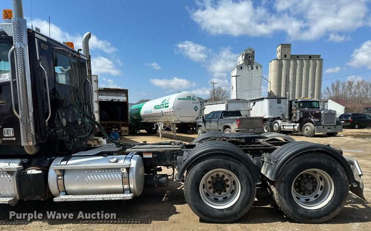 image for item EA2386 2014 Freightliner  Coronado  semi truck