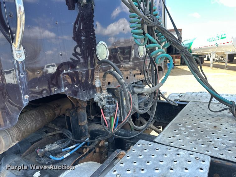 image for item EA2386 2014 Freightliner  Coronado  semi truck