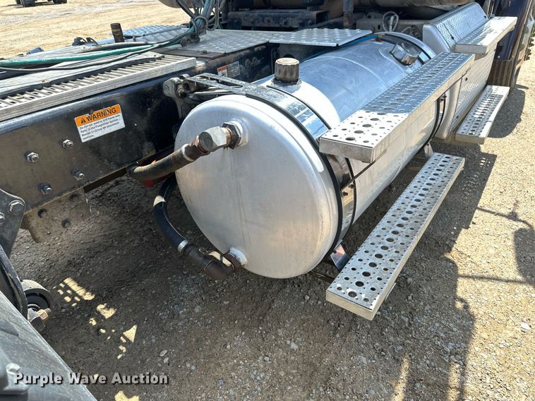 image for item EA2386 2014 Freightliner  Coronado  semi truck