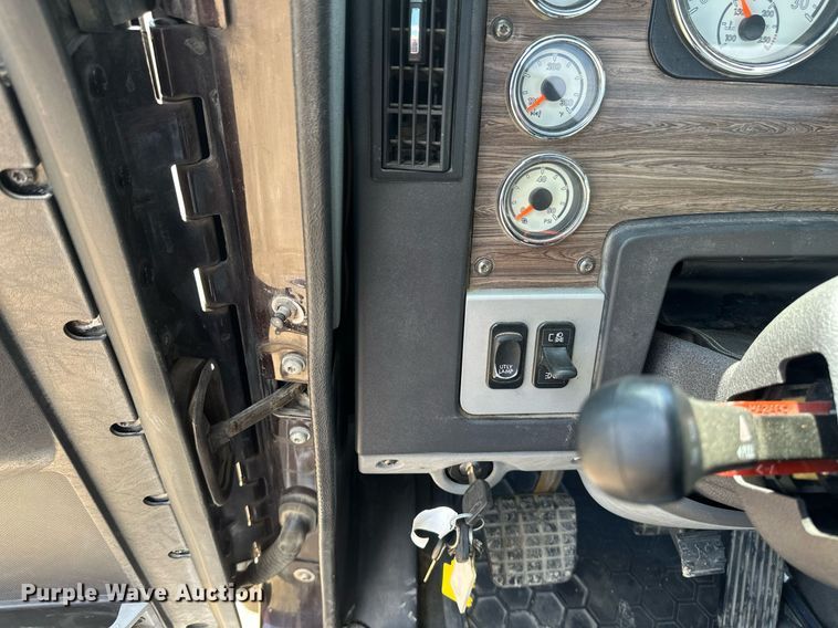 image for item EA2386 2014 Freightliner  Coronado  semi truck