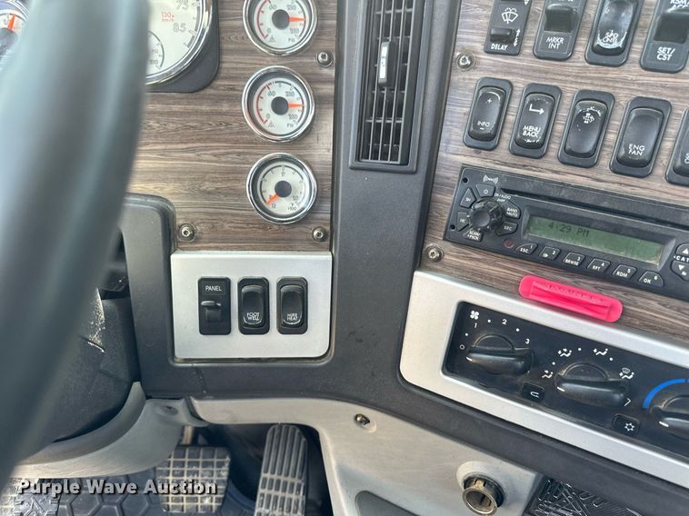 image for item EA2386 2014 Freightliner  Coronado  semi truck