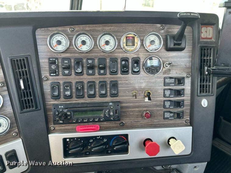 image for item EA2386 2014 Freightliner  Coronado  semi truck