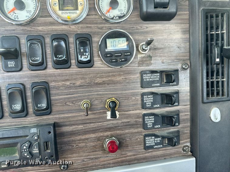 image for item EA2386 2014 Freightliner  Coronado  semi truck