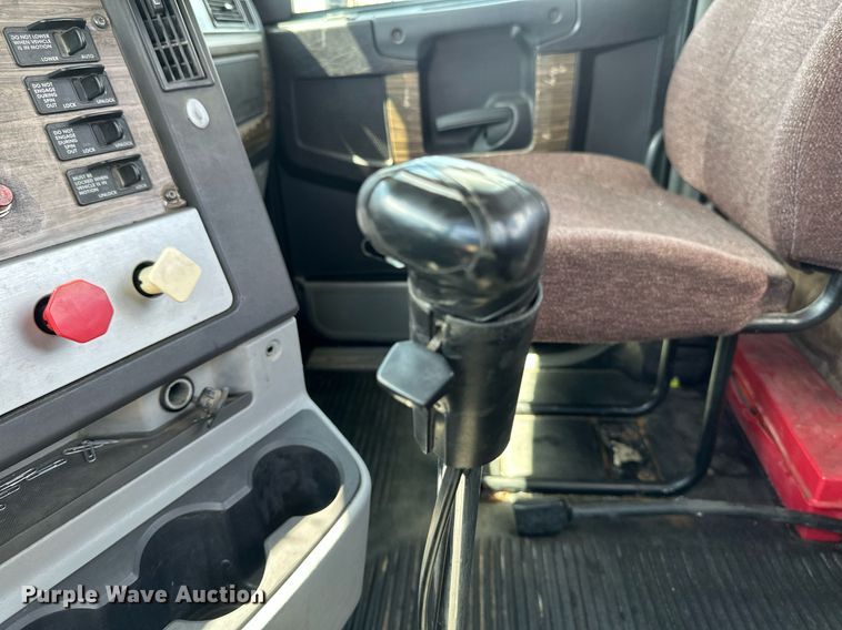 image for item EA2386 2014 Freightliner  Coronado  semi truck