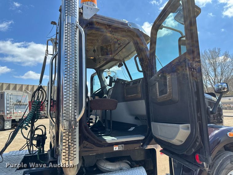 image for item EA2386 2014 Freightliner  Coronado  semi truck