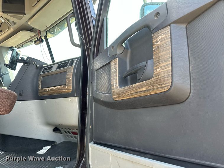 image for item EA2386 2014 Freightliner  Coronado  semi truck