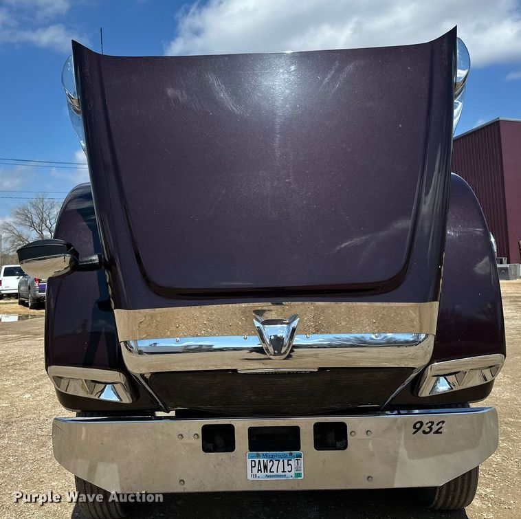 image for item EA2386 2014 Freightliner  Coronado  semi truck