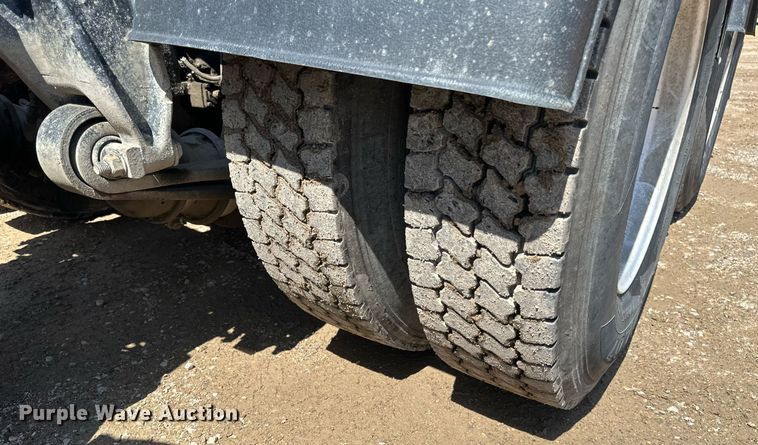 image for item EA2386 2014 Freightliner  Coronado  semi truck